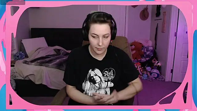 Snapshot of CirqueNoirBlu chatting on 10.17.25 CirqueNoirBlu online show from 10.17.25