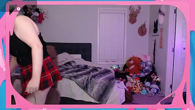 Snapshot of CirqueNoirBlu chatting on 10.21.25 CirqueNoirBlu online show from 10.21.25