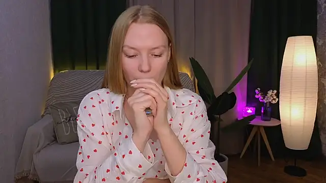 CarolynCohen   online show from 01.12.25