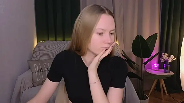 CarolynCohen   online show from 03.23.25