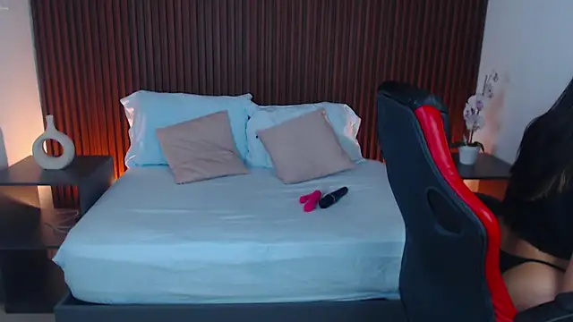 lizowenn  online show from 02.25.25