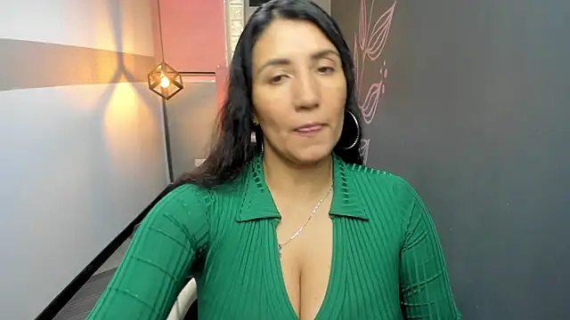 Snapshot of GiaFox_ chatting on 02.05.25 GiaFox online show from 02.05.25