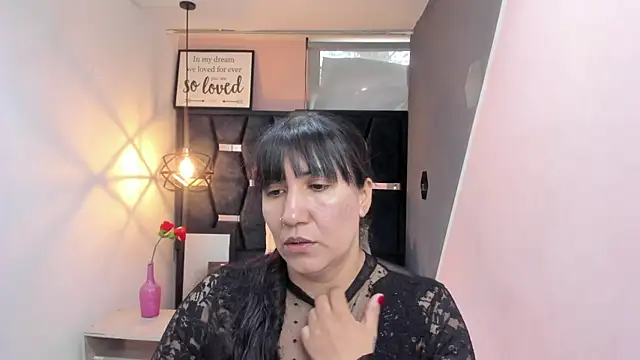 Snapshot of GiaFox_ chatting on 11.08.25 GiaFox online show from 11.08.25