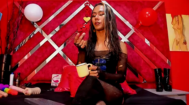 Snapshot of Scarlett_Hot5 chatting on 02.14.25 Scarlett Hot5 online show from 02.14.25