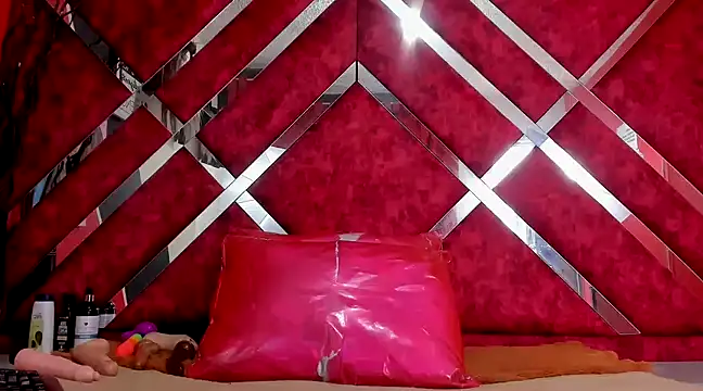 Snapshot of Scarlett_Hot5 chatting on 03.09.25 Scarlett Hot5 online show from 03.09.25