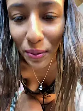 Snapshot of Valentinabaker chatting on 01.10.25 Valentinabaker online show from 01.10.25