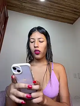 Snapshot of Valentinabaker chatting on 02.05.25 Valentinabaker online show from 02.05.25