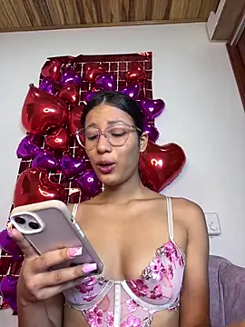 Snapshot of Valentinabaker chatting on 02.17.25 Valentinabaker online show from 02.17.25