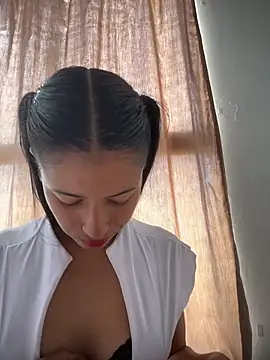 Snapshot of Valentinabaker chatting on 03.25.26 Valentinabaker online show from 03.25.26