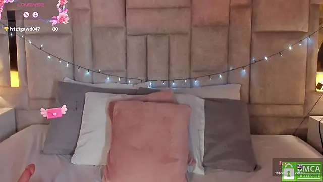 Snapshot of SofiScott_ chatting on 01.14.25 SofiScott online show from 01.14.25