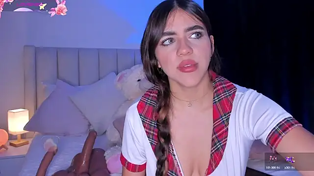 Snapshot of SofiScott_ chatting on 09.27.25 SofiScott online show from 09.27.25