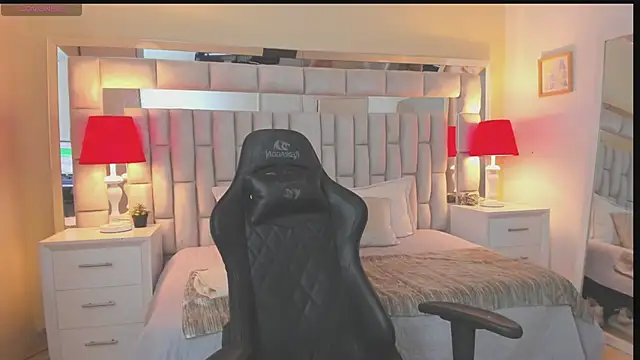 Snapshot of mariiahneedles chatting on 12.06.24 mariiahneedles online show from 12.06.24