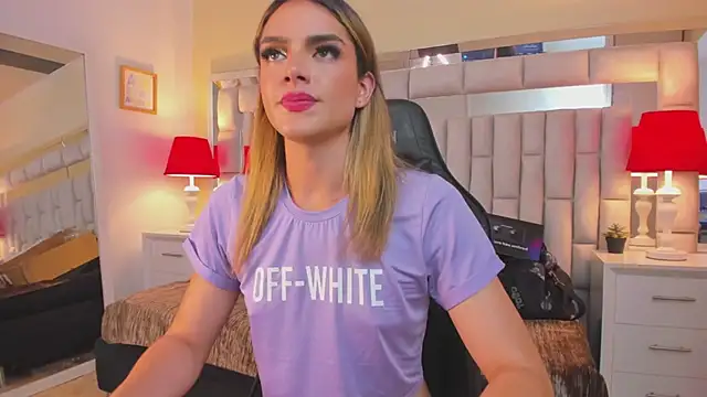 Snapshot of mariiahneedles chatting on 12.28.24 mariiahneedles online show from 12.28.24