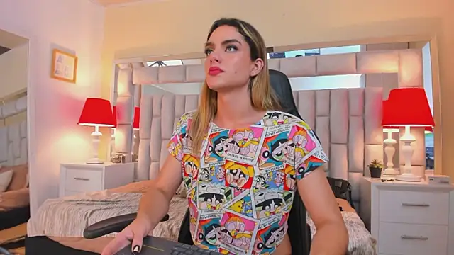 Snapshot of mariiahneedles chatting on 12.31.24 mariiahneedles online show from 12.31.24