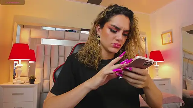 Snapshot of mariiahneedles chatting on 01.22.25 mariiahneedles online show from 01.22.25