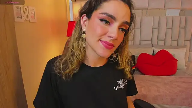 Snapshot of mariiahneedles chatting on 01.23.25 mariiahneedles online show from 01.23.25