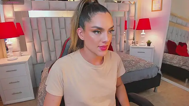 Snapshot of mariiahneedles chatting on 02.04.25 mariiahneedles online show from 02.04.25