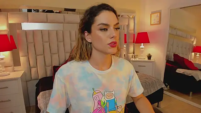 Snapshot of mariiahneedles chatting on 02.15.25 mariiahneedles online show from 02.15.25