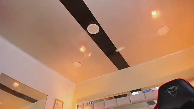 Snapshot of mariiahneedles chatting on 02.21.25 mariiahneedles online show from 02.21.25