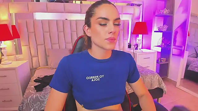 Snapshot of mariiahneedles chatting on 03.11.25 mariiahneedles online show from 03.11.25