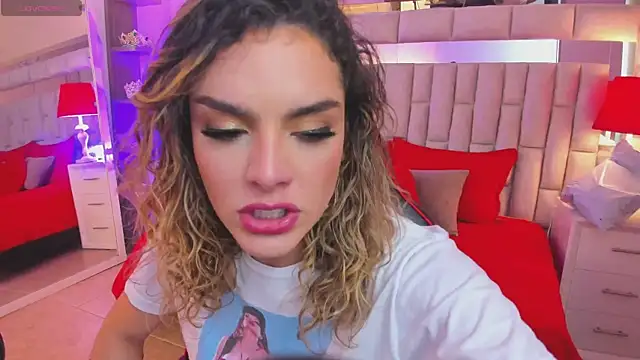 Snapshot of mariiahneedles chatting on 03.19.25 mariiahneedles online show from 03.19.25