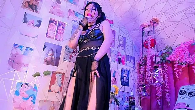 Alicebenett online show from 10.07.25