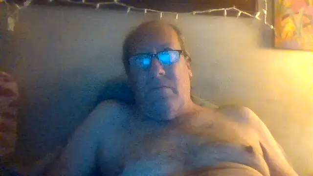 Snapshot of hornyrich69 chatting on 01.11.25 hornyrich69 online show from 01.11.25
