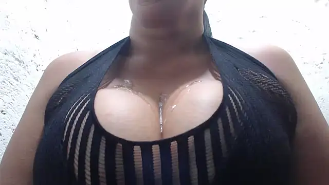 Snapshot of Aranzaboobs chatting on 02.19.25 Aranzaboobs online show from 02.19.25