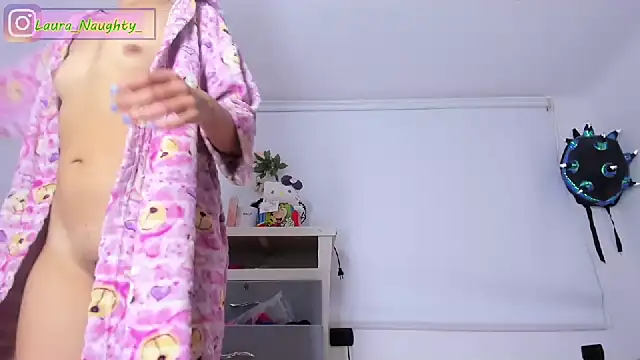 Snapshot of Laura_naughty_ chatting on 01.17.25 Laura naughty online show from 01.17.25