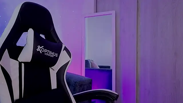 Snapshot of Alisa__walker chatting on 09.30.25 Alisa walker online show from 09.30.25