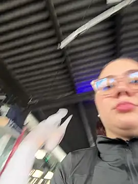 Snapshot of isarhodes_ chatting on 10.21.25 isarhodes online show from 10.21.25