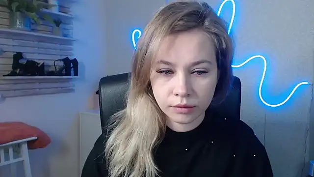 holly xglam online show from 12.18.24