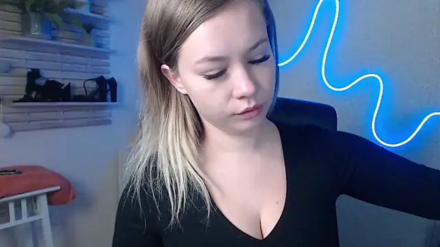 holly xglam online show from 12.19.24