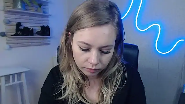 holly xglam online show from 01.02.25