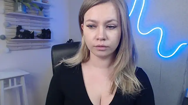 holly xglam online show from 01.03.25