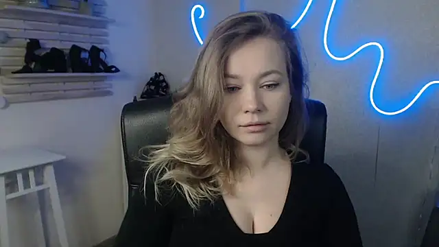 holly xglam online show from 02.19.25