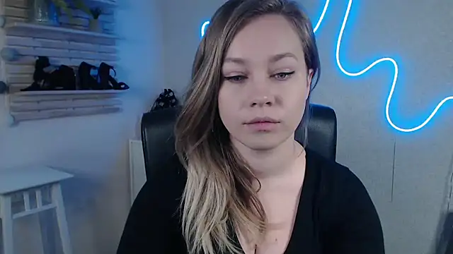 holly xglam online show from 02.24.25