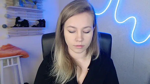 holly xglam online show from 03.13.25