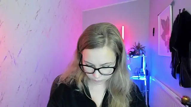 holly xglam online show from 11.12.25