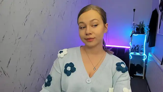 holly xglam online show from 04.13.26