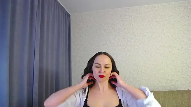 Amanda Goodwin  online show from 02.08.25