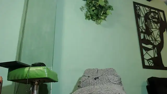 Snapshot of thirstymoonxx chatting on 12.09.24 thirstymoonxx online show from 12.09.24