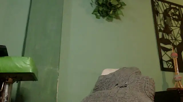 Snapshot of thirstymoonxx chatting on 02.13.25 thirstymoonxx online show from 02.13.25