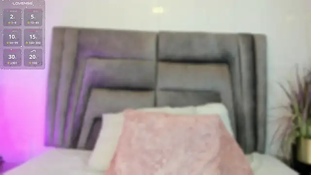 sophiee smith online show from 09.12.25