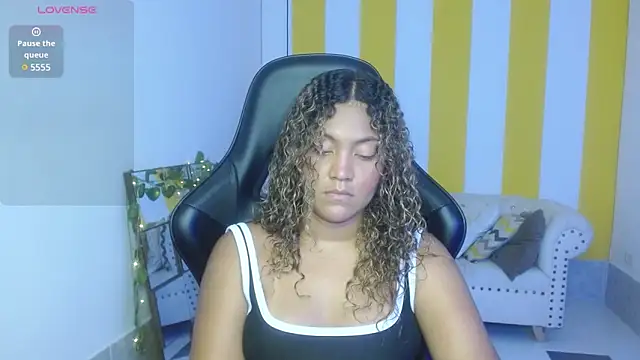 Snapshot of Cristal_War chatting on 02.10.25 Cristal War online show from 02.10.25