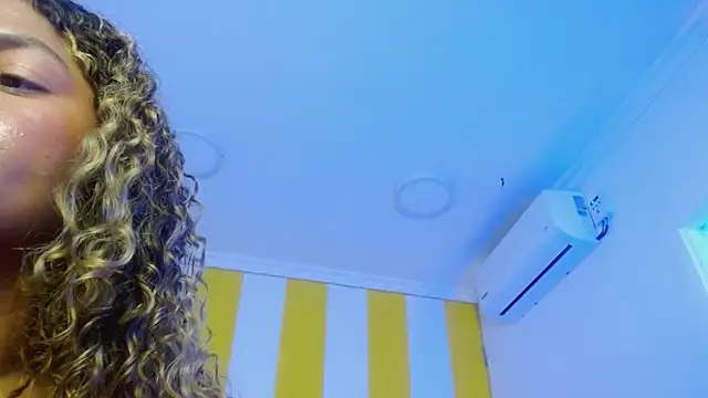 Snapshot of Cristal_War chatting on 02.20.25 Cristal War online show from 02.20.25