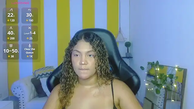 Snapshot of Cristal_War chatting on 02.23.25 Cristal War online show from 02.23.25