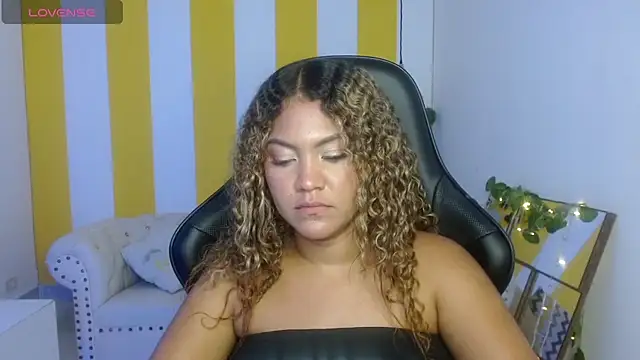 Snapshot of Cristal_War chatting on 02.25.25 Cristal War online show from 02.25.25