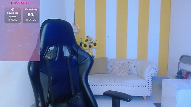 Snapshot of Cristal_War chatting on 03.21.25 Cristal War online show from 03.21.25