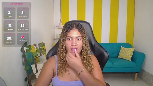 Snapshot of Cristal_War chatting on 09.15.25 Cristal War online show from 09.15.25